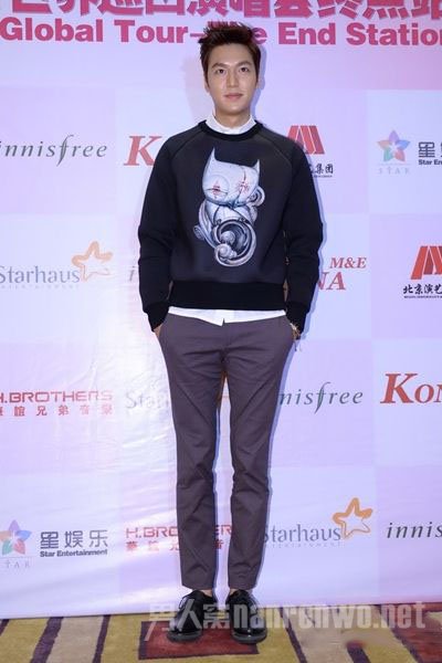 初秋跟男星学穿九分裤 华丽变身个性帅男