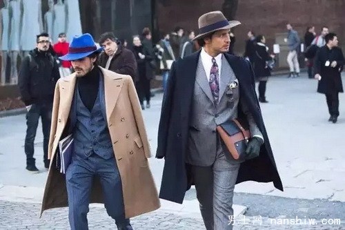 大衣都有那些分类?如何将大衣穿出走路生风的气魄?