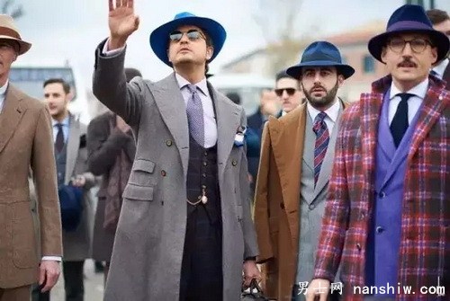 大衣都有那些分类?如何将大衣穿出走路生风的气魄?