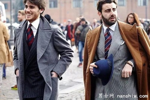 大衣都有那些分类?如何将大衣穿出走路生风的气魄?