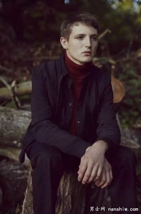 高领毛衣秋冬必备,时髦的穿搭法则