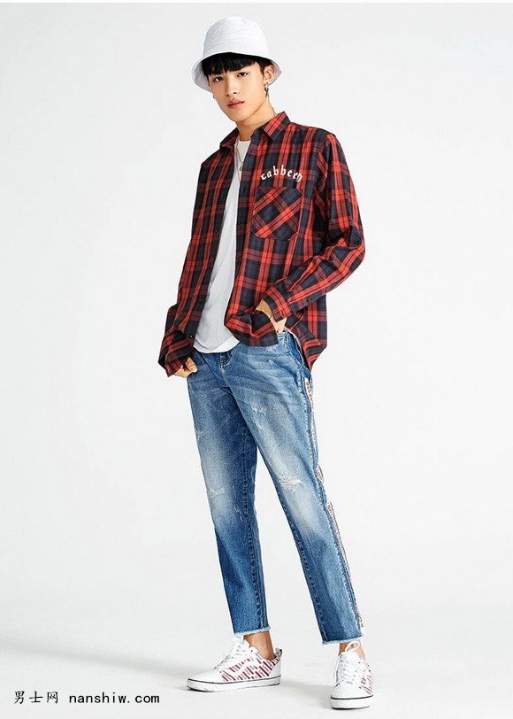 00后19岁要进大学门的少年怎么穿衣搭配,才能充满活力学院风