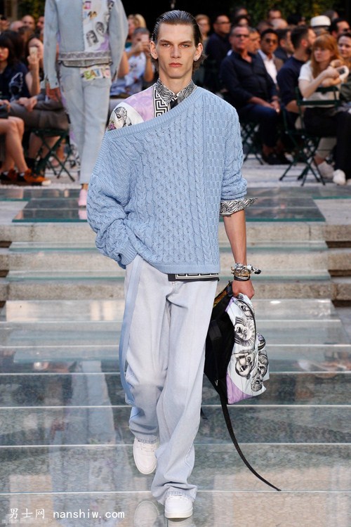 Versace ˼2018װϵУѼĴ