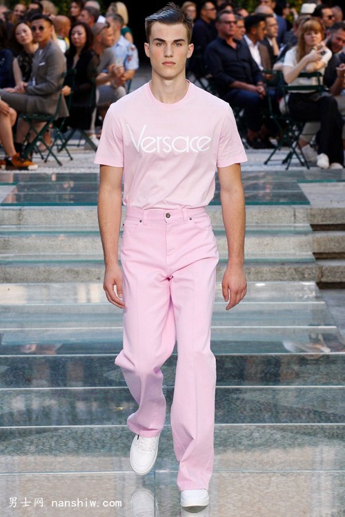 Versace ˼2018װϵУѼĴ