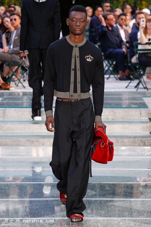 Versace ˼2018װϵУѼĴ