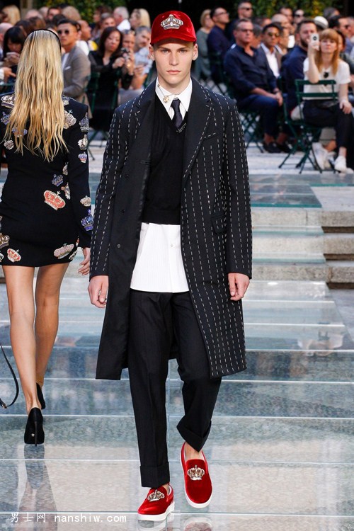 Versace ˼2018װϵУѼĴ