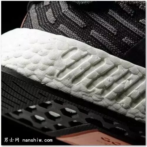 حadidas NMD R2 ٣