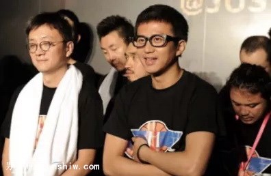 换掉黑框眼镜是亚洲男性提升品味的第一步