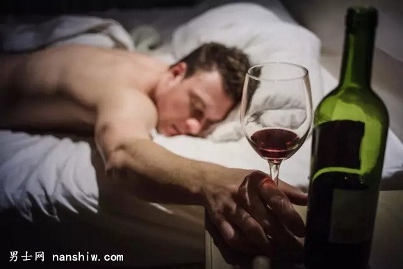 睡前喝一杯红酒有助睡眠,这是真的吗?