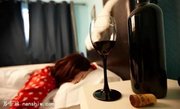睡前喝一杯红酒有助睡眠,这是真的吗?