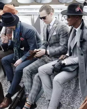 4紺䣬͸겻֪ʲôǣ