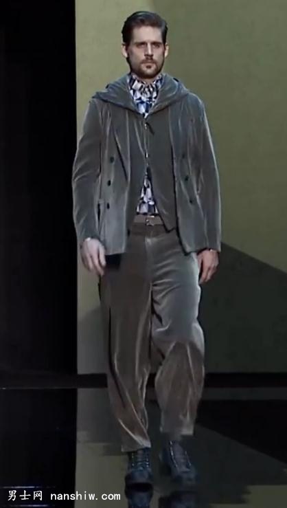 Giorgio ArmaniΡᣩMen's Fall Winter 2017/18 Fashion Show