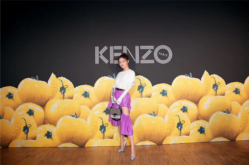 暖心闺女or秀场女王?袁姗姗巴黎时装周光耀全场